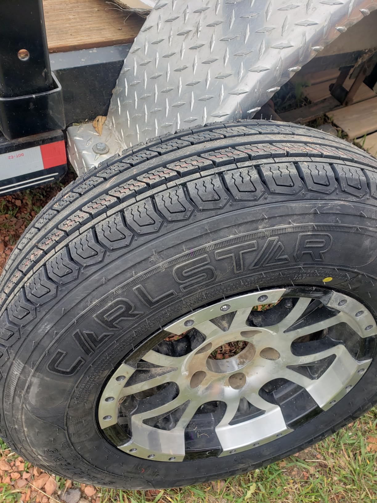 Carlisle Radial Trail HD Trailer Radial Tire - 225/75R15 113M (MAX PSI:65) - 8 Ply Radial Construction Black Sidewall Tire customer photo 1