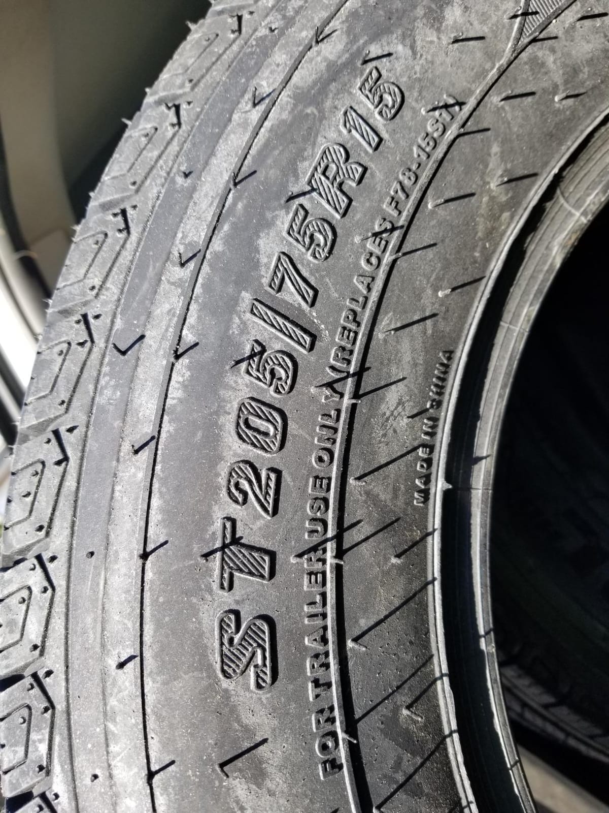 Carlisle Radial Trail HD Trailer Radial Tire - 225/75R15 113M (MAX PSI:65) - 8 Ply Radial Construction Black Sidewall Tire customer photo 2