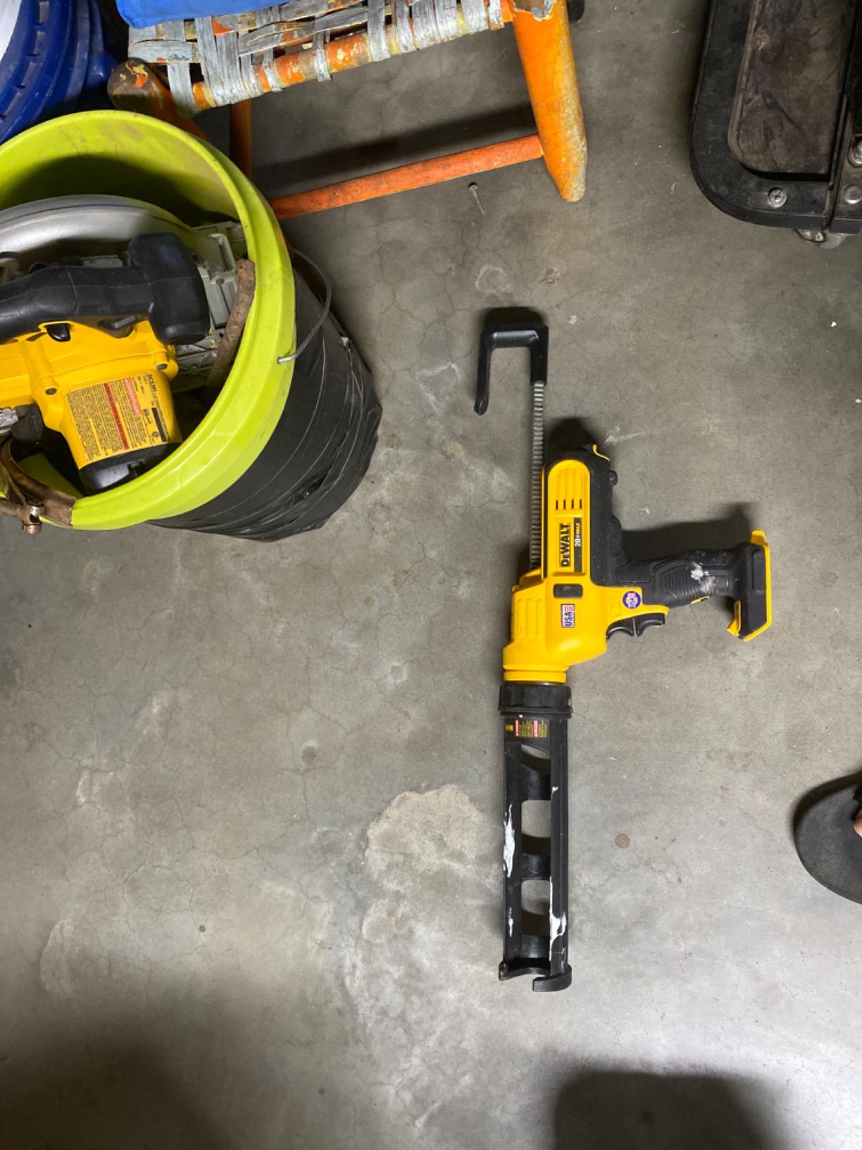DEWALT 20V MAX Caulking Gun, Cordless, 10oz, Variable Speed Trigger, Interchangeable Canister Trays, Bare Tool Only (DCE560B) customer photo 2
