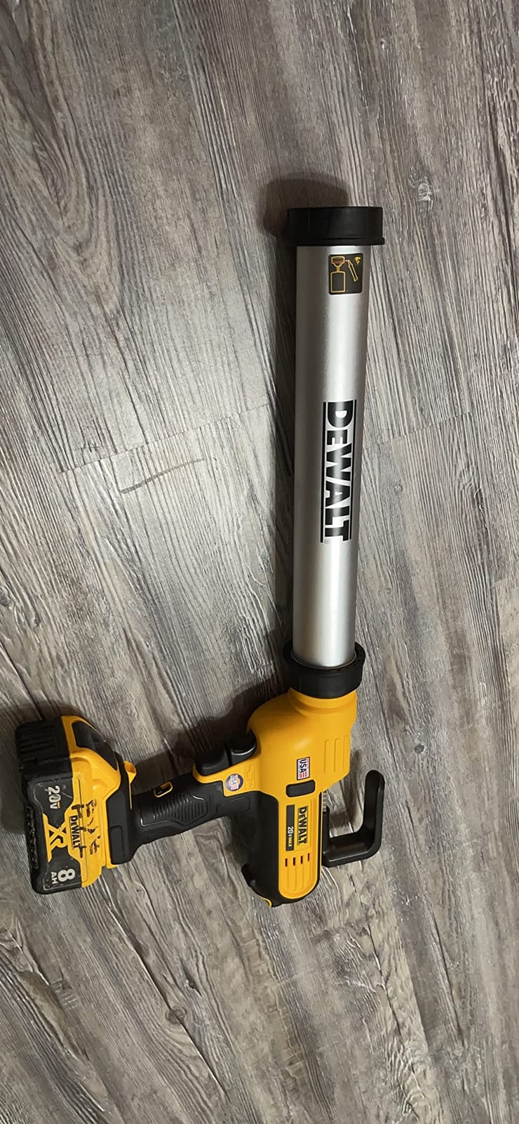 DEWALT 20V MAX* Cordless Caulking Gun, Sausage Pack, 300-600ml, Tool Only (DCE580B) customer photo 2