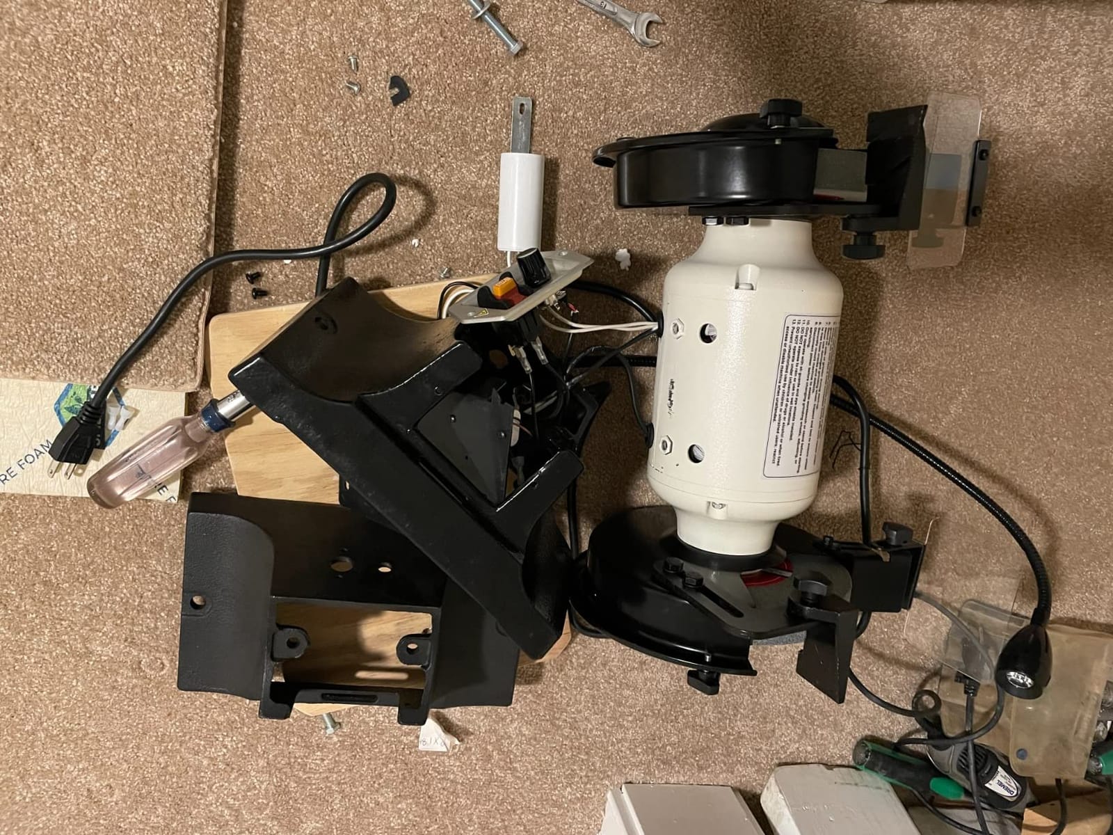Shop Fox W1840 Variable-Speed Grinder with Work Light, 8
