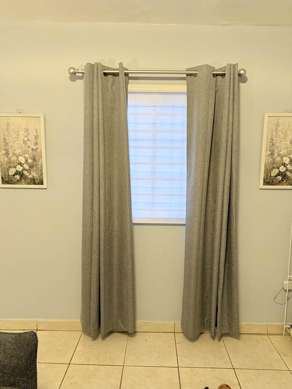 Amazon Basics Sturdy Adjustable Curtain Rod for Windows with Round Finials, 1-Inch, 72