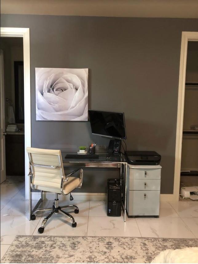 Coaster Home Furnishings Hartford Metal & Glass 47-Inch Rectangular Glass Top Writing Desk with Contemporary Style and Plastic Glides Chrome 800746 customer photo 1