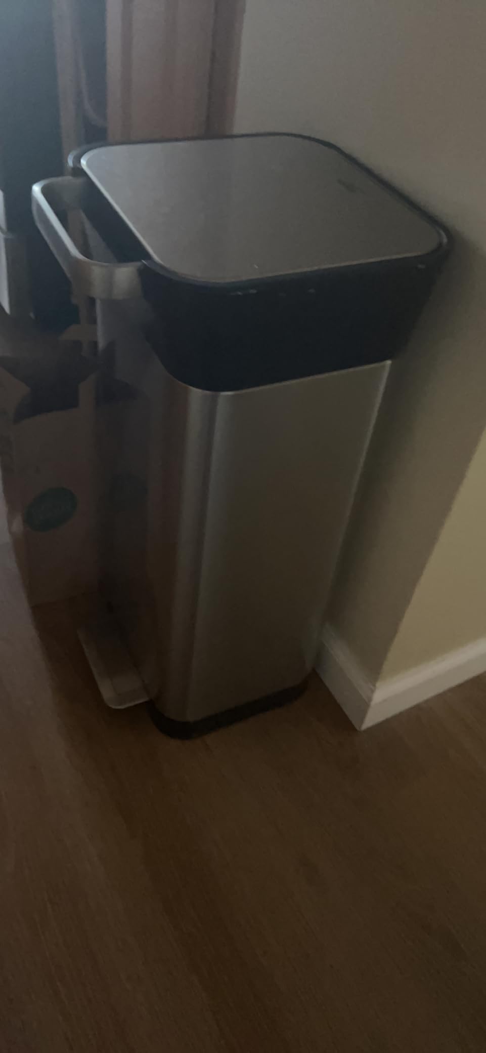 Joseph Joseph Intelligent Waste Titan Trash Can Compactor with Odor Filter, Compacts up to 3x trash, 30L/7.9 Gallons, Stainless Steel customer photo 2