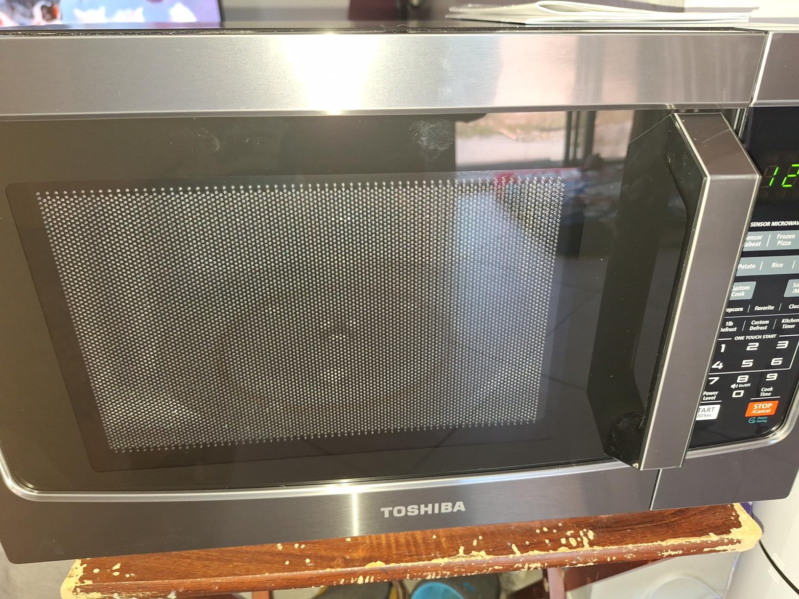 TOSHIBA Countertop Microwave Oven, 1.2 Cu.Ft, 1000W, Black | 12.4