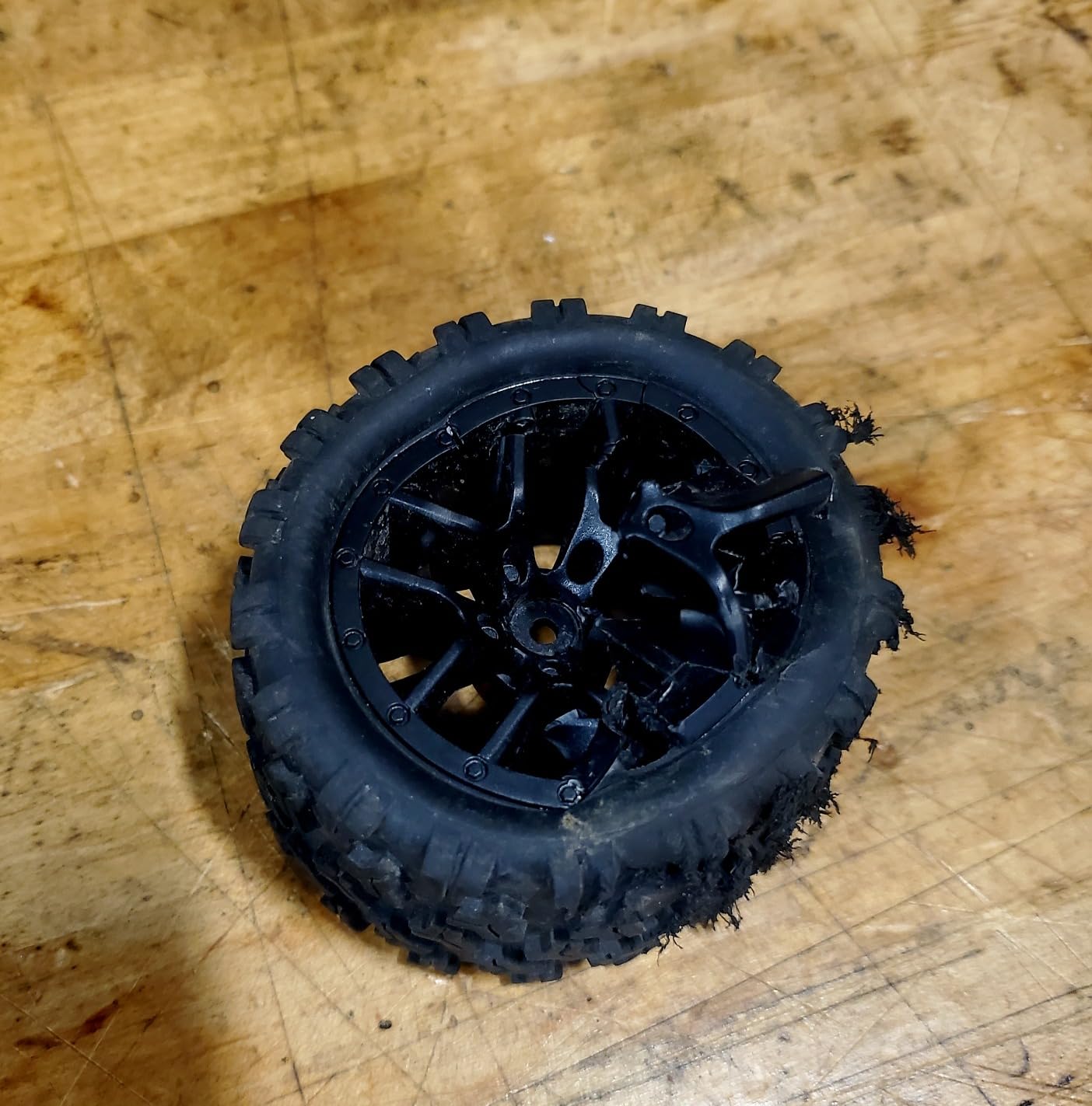 18859 1:18 Scale All Terrain RC Car, Hobby 4WD Remote Control Car | 2.4GHz Electric RC Vehicle 36 KPH High Speed 4X4 Waterproof Off-Road RC Truck with Two Rechargeable Batteries for RC Driving customer photo 2