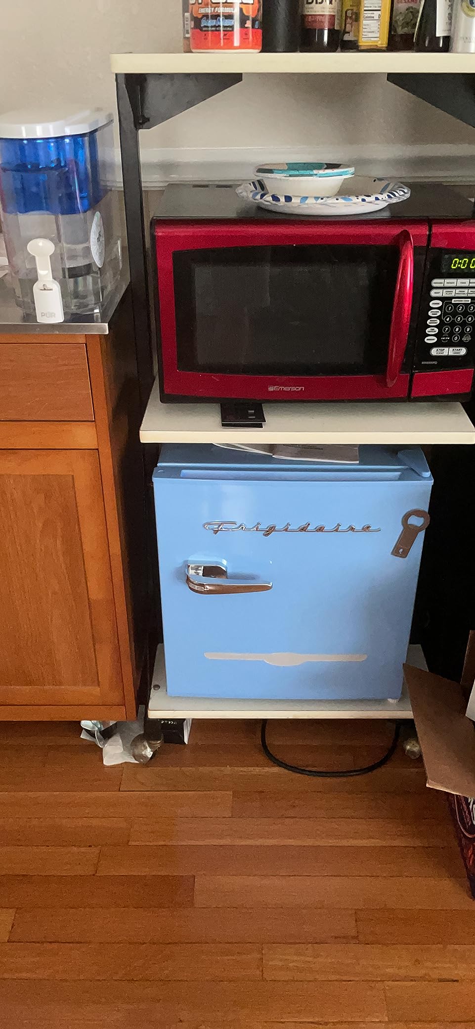 Frigidaire EFR176 1.6 cu. ft. Retro Bar Fridge with Side Bottle Opener (Pink) customer photo 1