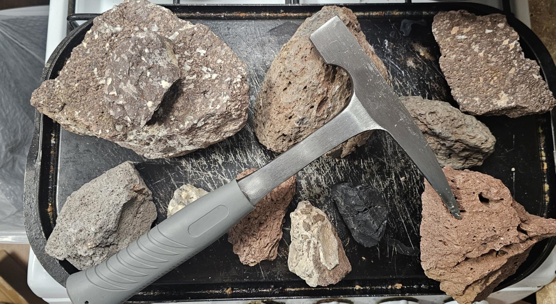 EFFICERE 22-Ounce All Steel Rock Pick Hammer with Pointed Tip, 11-Inch Overall Length | Essential for Geological Study, Rock Hounding, Prospecting, Mining, Fossil Dig, Masonry customer photo 1