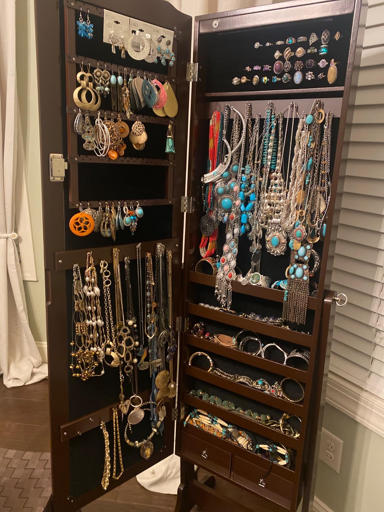 Giantex Jewelry Armoire Organizer with Full Length Mirror, 14 LEDs Floor Standing Jewelry Cabinet with 2 Drawers, 4 Adjustable Angles, Lockable Jewelry Storage Box Cabinet (White) customer photo 2