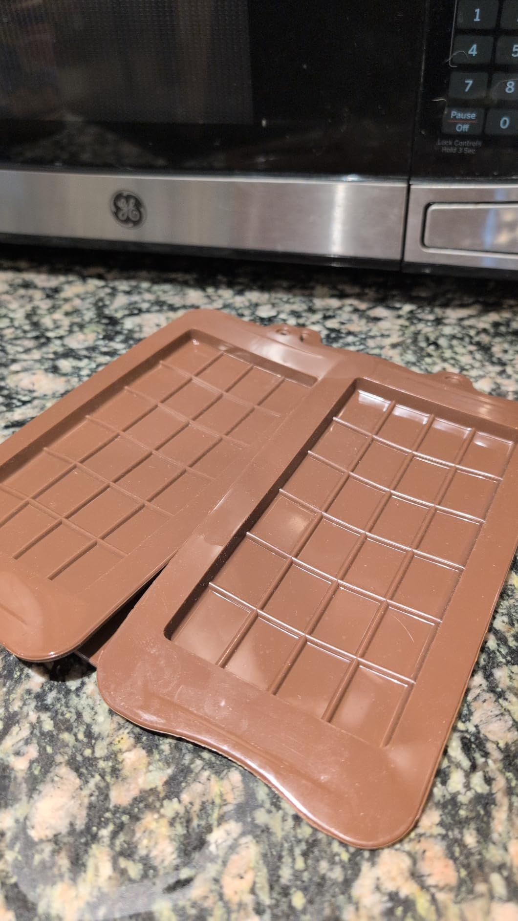 ALDKitchen Chocolate Melter - Electric Chocolate Warmer with Temperature Control, Stainless Steel, 110V, Commercial Grade, Easy to Use for Candy, Baking, and Dessert Making (1.2 kg) customer photo 1