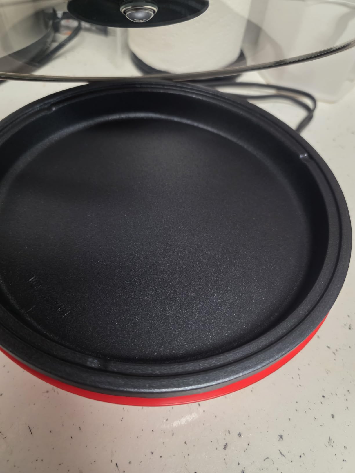 Elite Gourmet EGL-6101 Stir Fry Griddle Pan, 650W Non-Stick Skillet, Red | Rapid Heat-Up, Tempered Glass Lid for Easy Monitoring, Compact Personal-Size, Ideal for Pancakes & Eggs customer photo 1