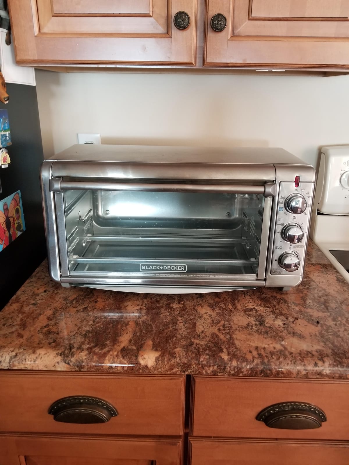 BLACK+DECKER XL 8-Slice Air Fry Toaster Oven, 5-in-1 | XL air fry oven fits a 9x13 pan or 12-inch pizza with bake, broil, toast and keep warm functions. customer photo 2