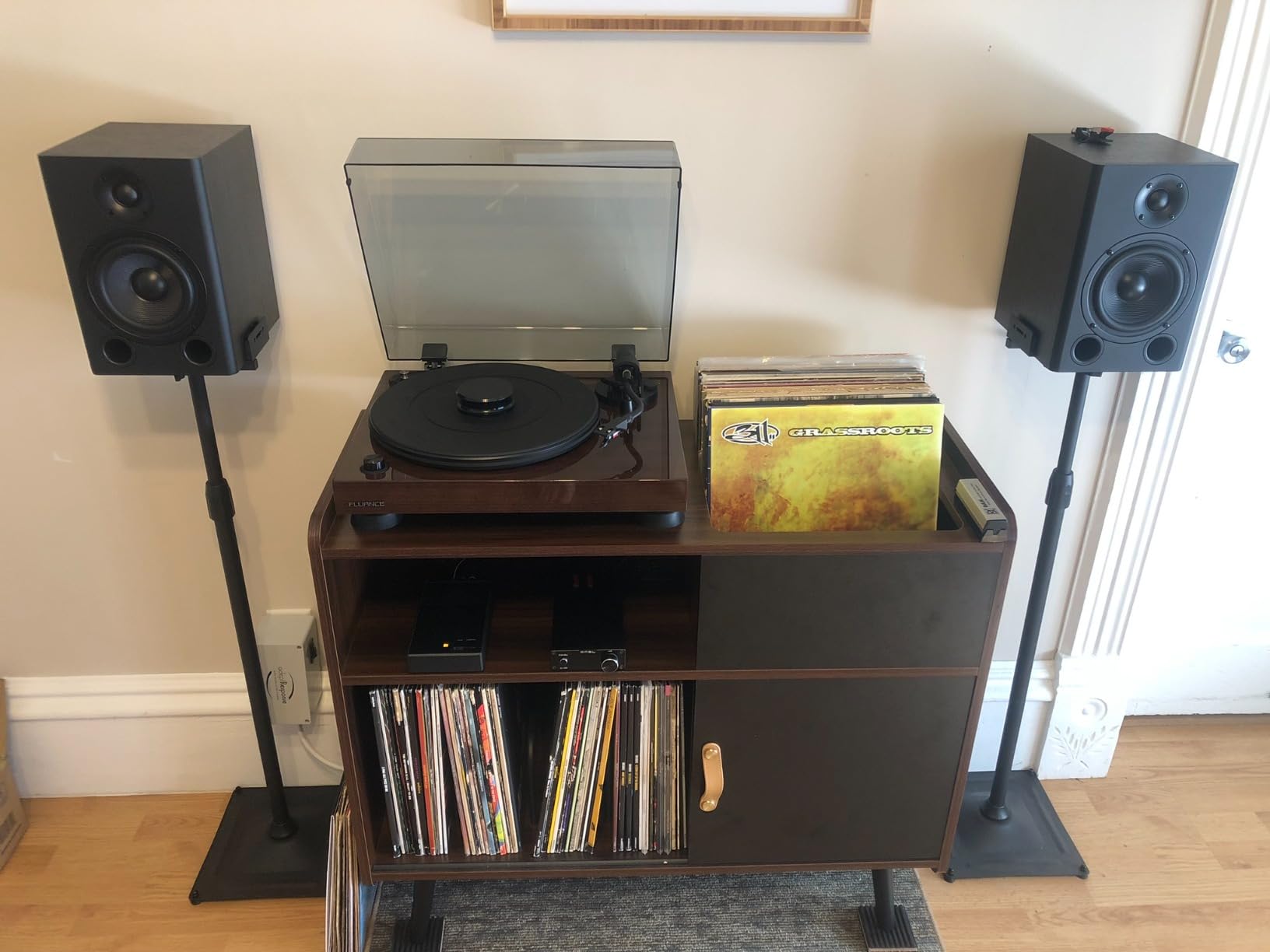 Fluance RT82 Reference High Fidelity Vinyl Turntable Record Player with Ortofon OM10 Cartridge, Speed Control Motor, High Mass MDF Wood Plinth, Vibration Isolation Feet - Piano Black customer photo 1