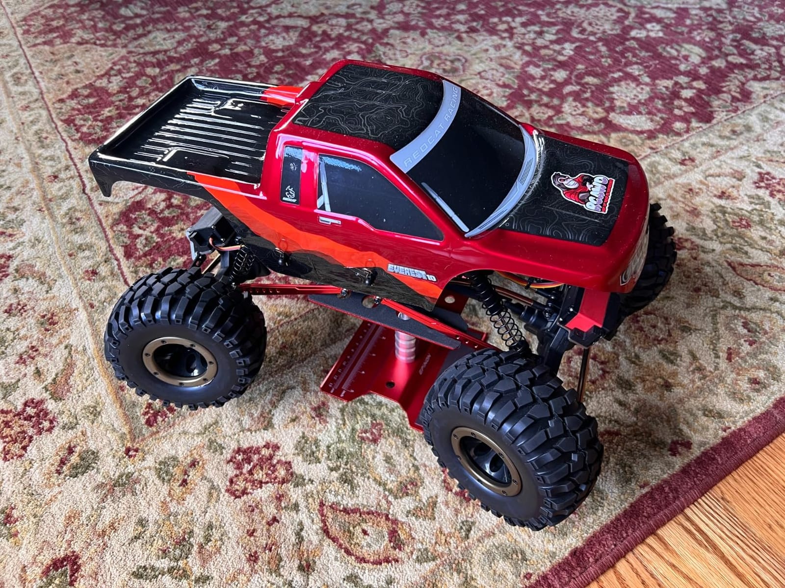 Redcat Racing Everest 10 1/10 Scale Electric RC Rock Crawler, 4WD Shaft Driven RC Truck with Waterproof Electronics, Aluminum Chassis, Beadlock Tires, 2.4GHz RTR with Battery & Charger- Red and Black customer photo 2