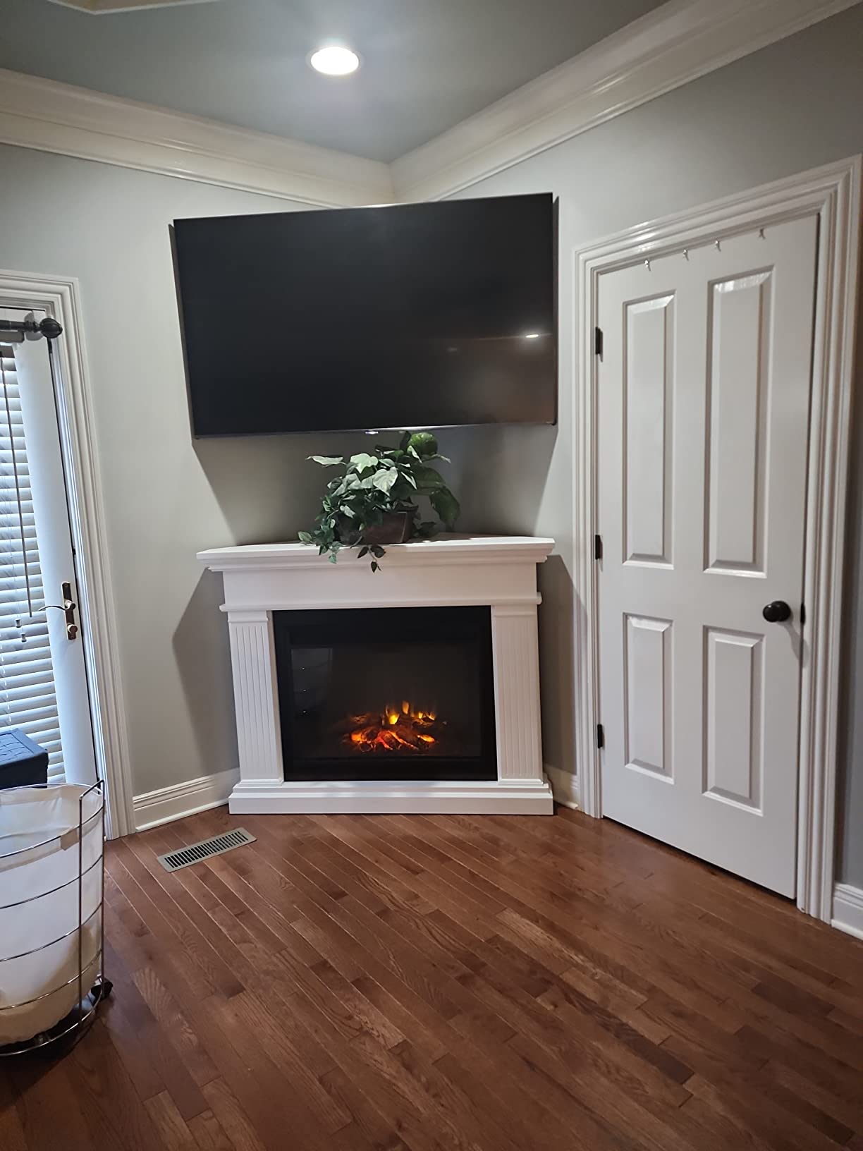 Real Flame Kennedy Grand Corner Electric Fireplace with Mantel for Living Room or Bedroom, Replaceable Fireplace Insert Heater, Realistic Log and Flame Effect, Remote Control, Timer, White customer photo 1