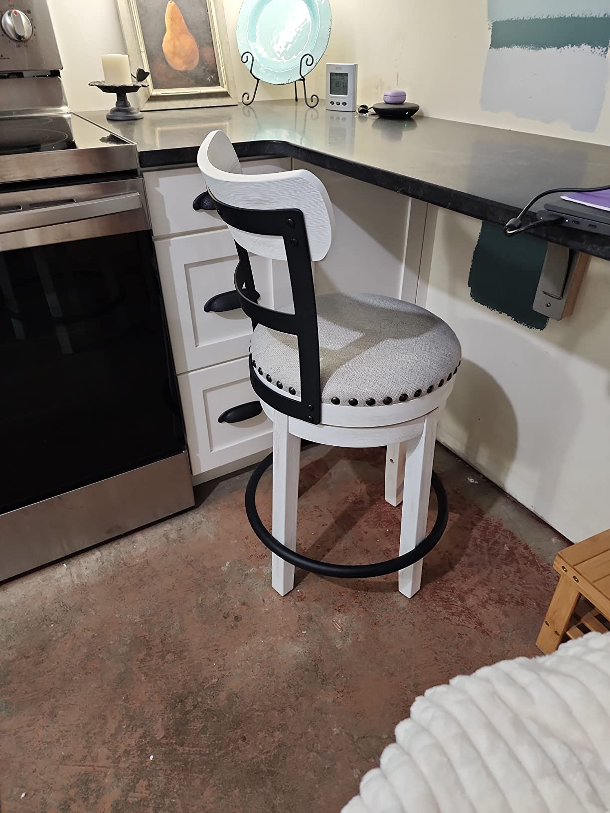 Signature Design by Ashley Valebeck Swivel Counter Height Bar Stool, White | Sturdy 24.5-inch seat with nailhead trim, Farmhouse rustic style featuring linen colored polyester, Smooth 360° rotation customer photo 2