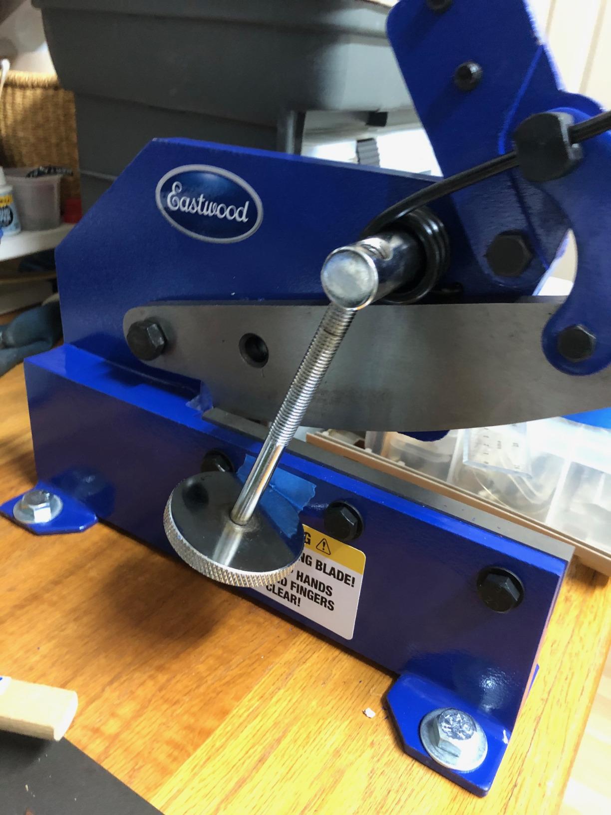Eastwood 8 in. Bench Shear Throatless Multiple Purpose Bench Top Throatless Sheet Metal Cutter Tool Solid Steel Frame Mounting Type customer photo 1