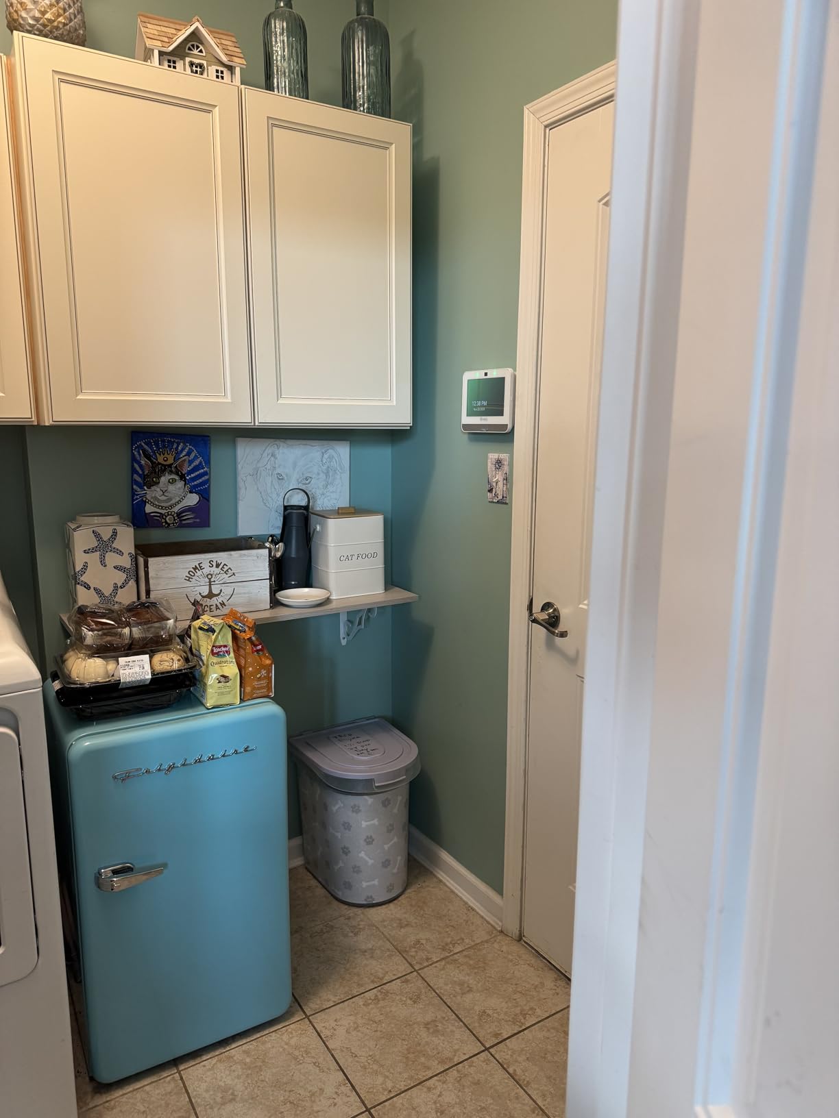 Frigidaire EFR372-BLUE 3.2 Cu Ft Blue Retro Compact Rounded Corner Premium Mini Fridge customer photo 1