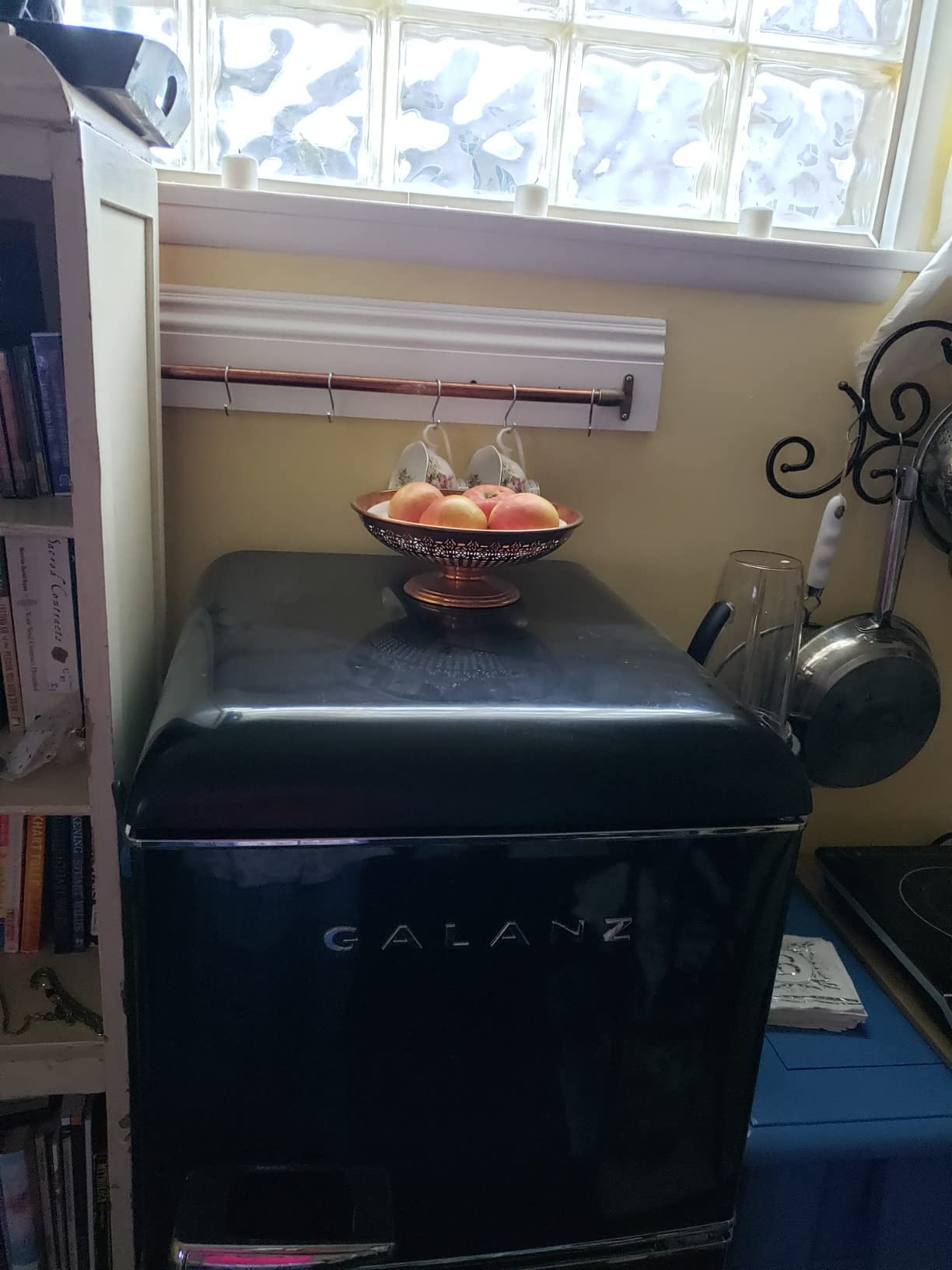Galanz GLR46TRDER Retro Compact Refrigerator with Freezer Mini Fridge with Dual Door, Adjustable Mechanical Thermostat, 4.6 Cu Ft, Red customer photo 1