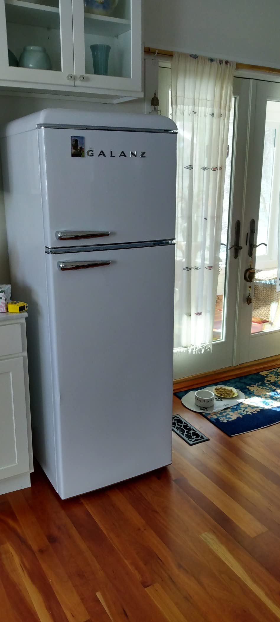 Galanz GLR12TBEEFR Refrigerator, Dual Door Fridge, Adjustable Electrical Thermostat Control with Top Mount Freezer Compartment, Retro Blue, 12.0 Cu Ft customer photo 1