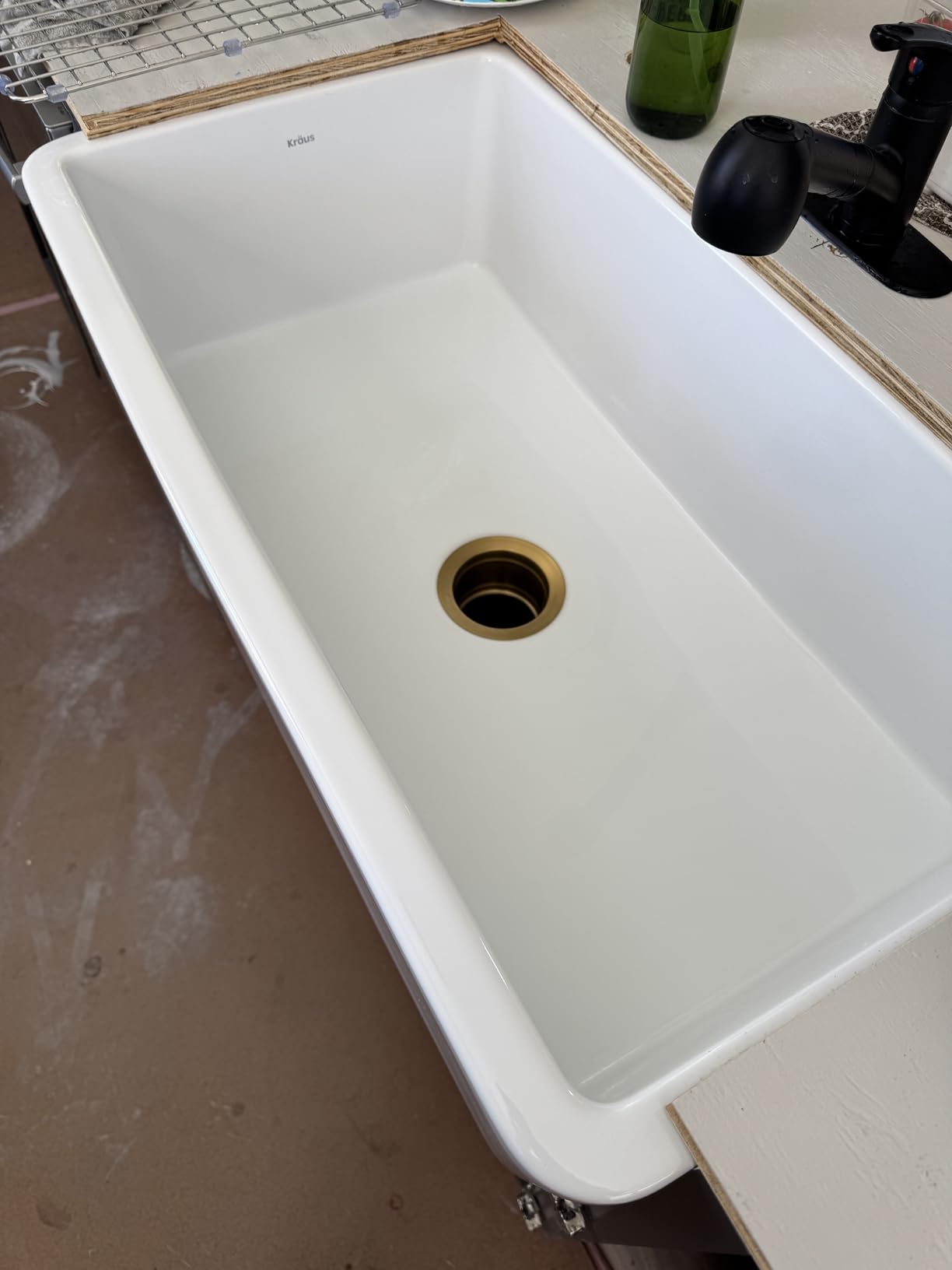 KRAUS KFR1-33GWH Turino Reversible 33-inch Fireclay Farmhouse Flat Apron Front Single Bowl Kitchen Sink with Bottom Grid in Gloss White customer photo 1