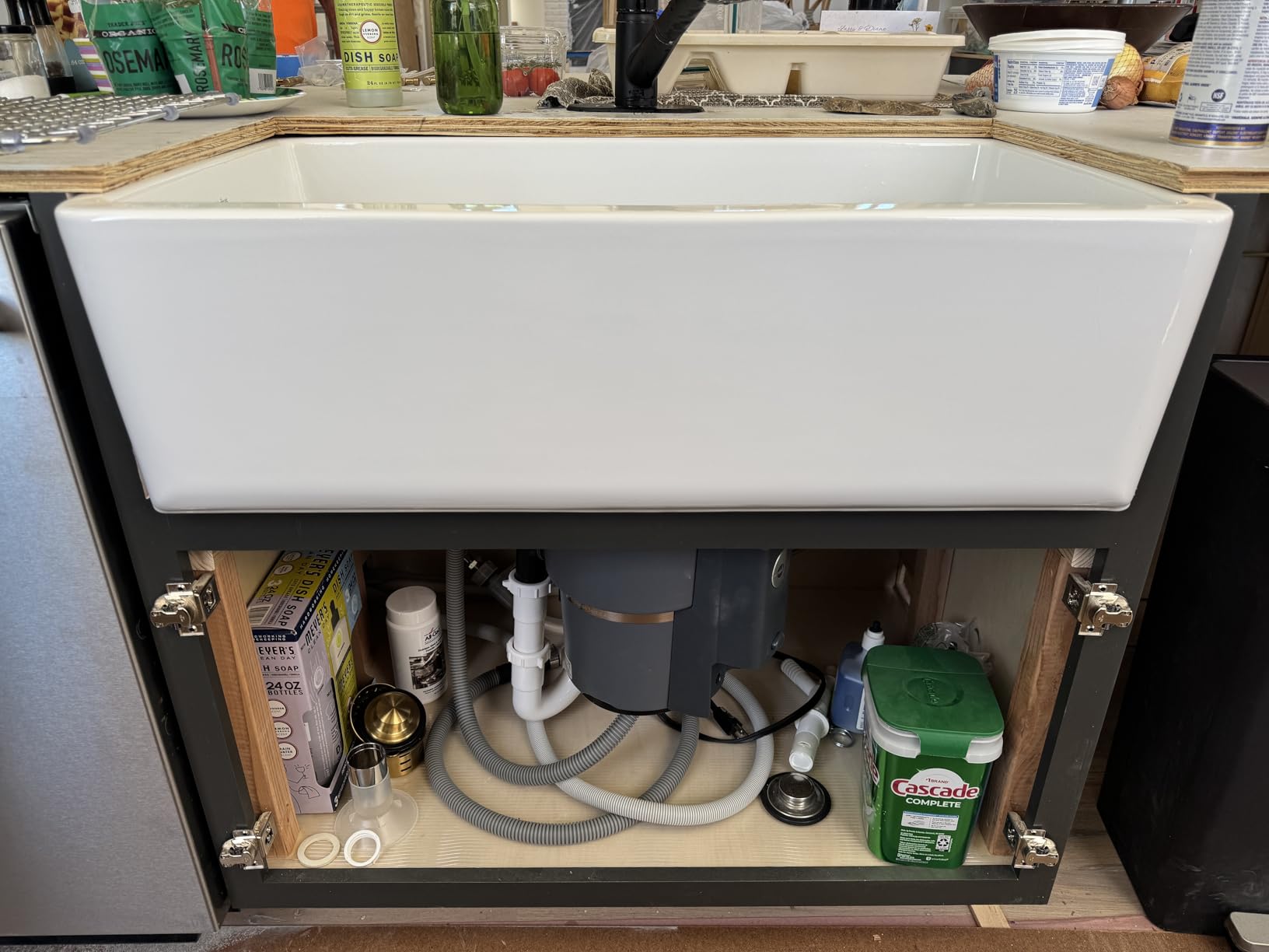 KRAUS KFR1-33GWH Turino Reversible 33-inch Fireclay Farmhouse Flat Apron Front Single Bowl Kitchen Sink with Bottom Grid in Gloss White customer photo 2