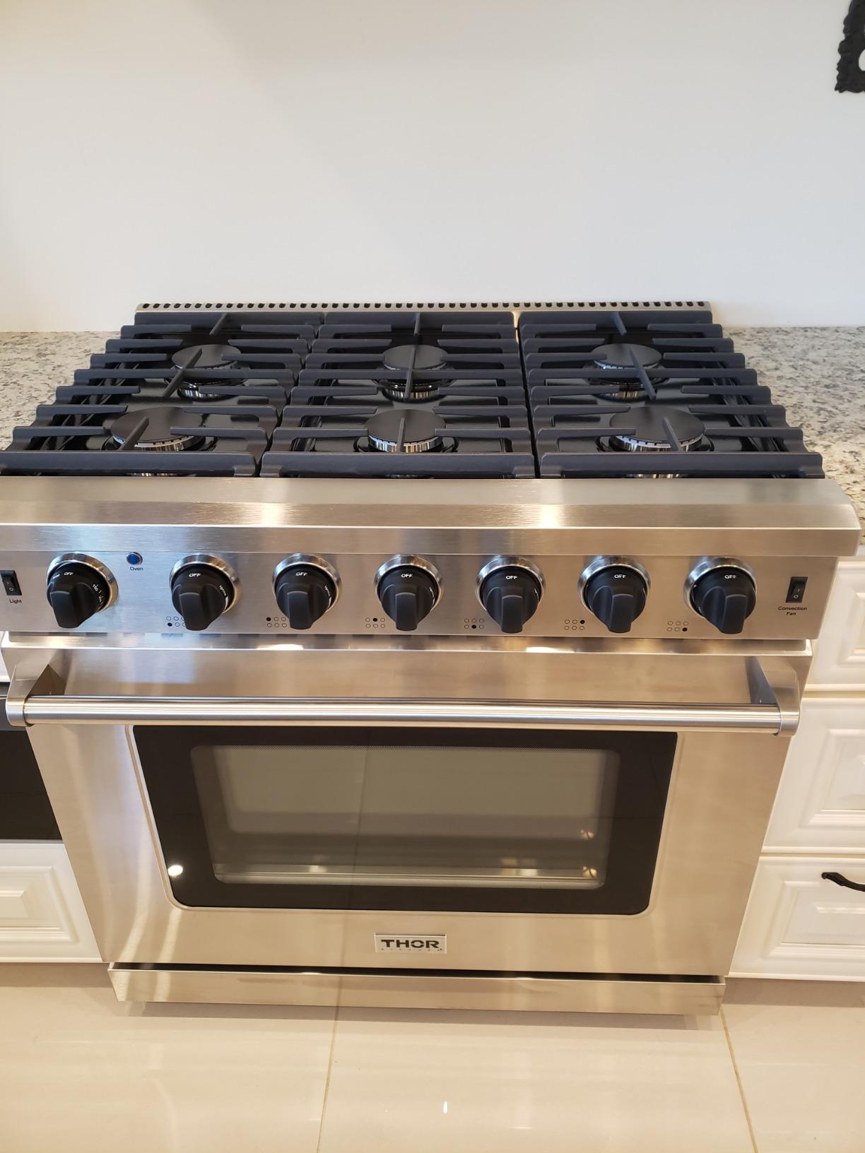 Freestanding Professional 36-inch Gas Range in Stainless Steel - Model LRG3601U customer photo 1