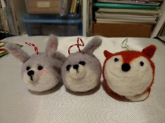 Needle Felting Kit for Beginners, 17 Wool Colors, Tools & Storage Case | 17 wool colors, 6 color-coded Groz-Beckert needles, felting pad, finger guards and case. Everything a beginner needs. customer photo 1