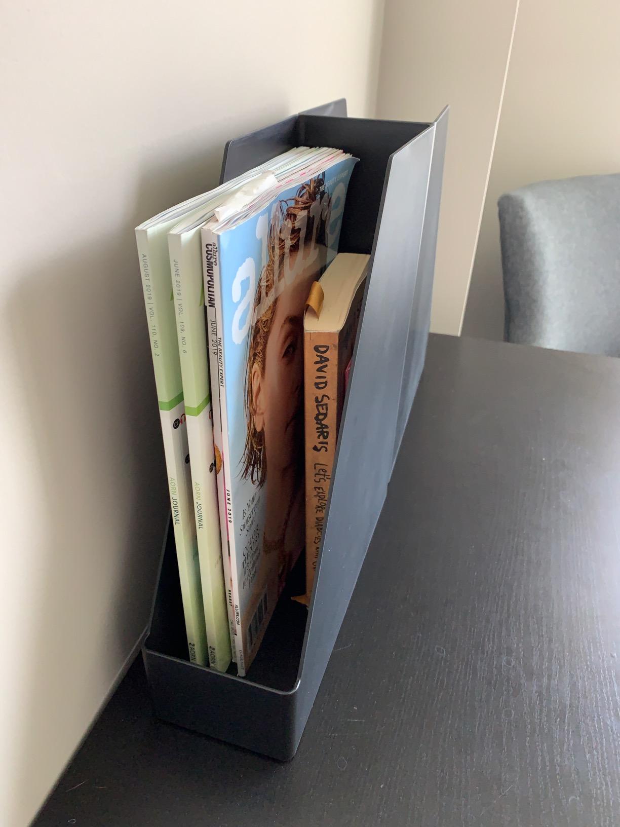 Amazon Basics Plastic Desk Organizer Magazine Rack and File Holder, Black, 2-Pack customer photo 2