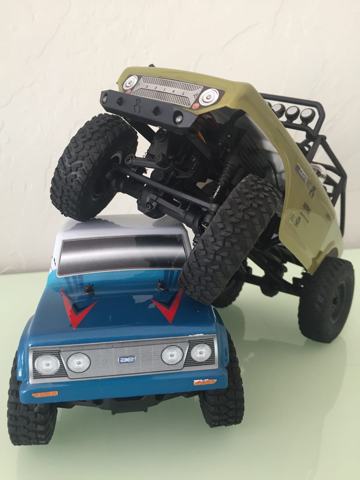 Axial SCX24 1/24 Deadbolt RC Crawler 4WD Truck RTR customer photo 2