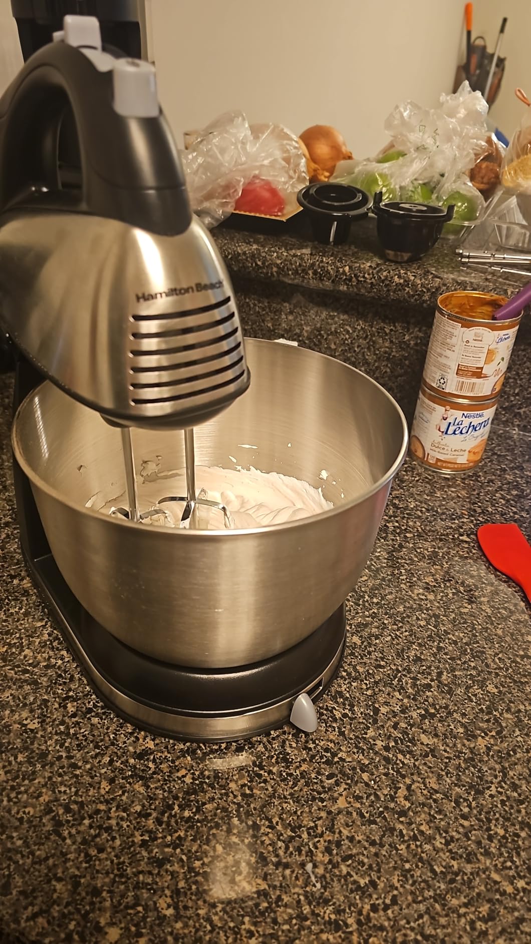 Hamilton Beach Classic Stand and Hand Mixer, 4 Quarts, 6 Speeds with QuickBurst, Bowl Rest, 290 Watts Peak Power, Black and Stainless customer photo 2