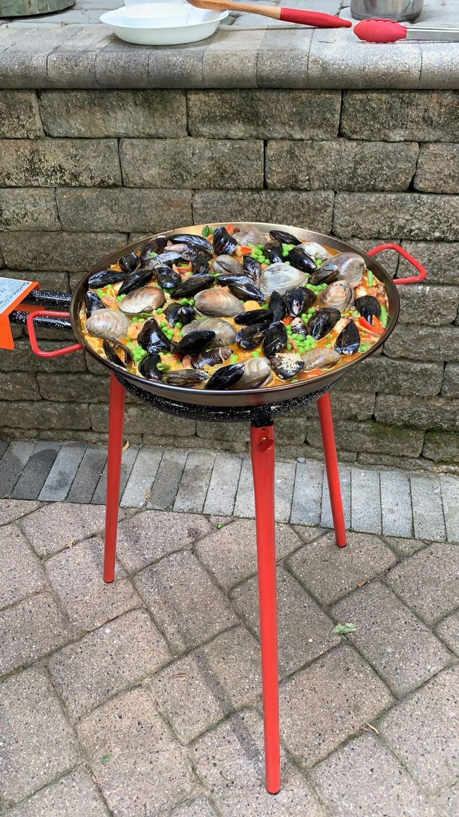 Garcima Mediterraneo Paella Pan Set with Burner, 16 Inch Carbon Steel Outdoor Pan and Legs Imported from Spain (10 Servings), Black customer photo 2