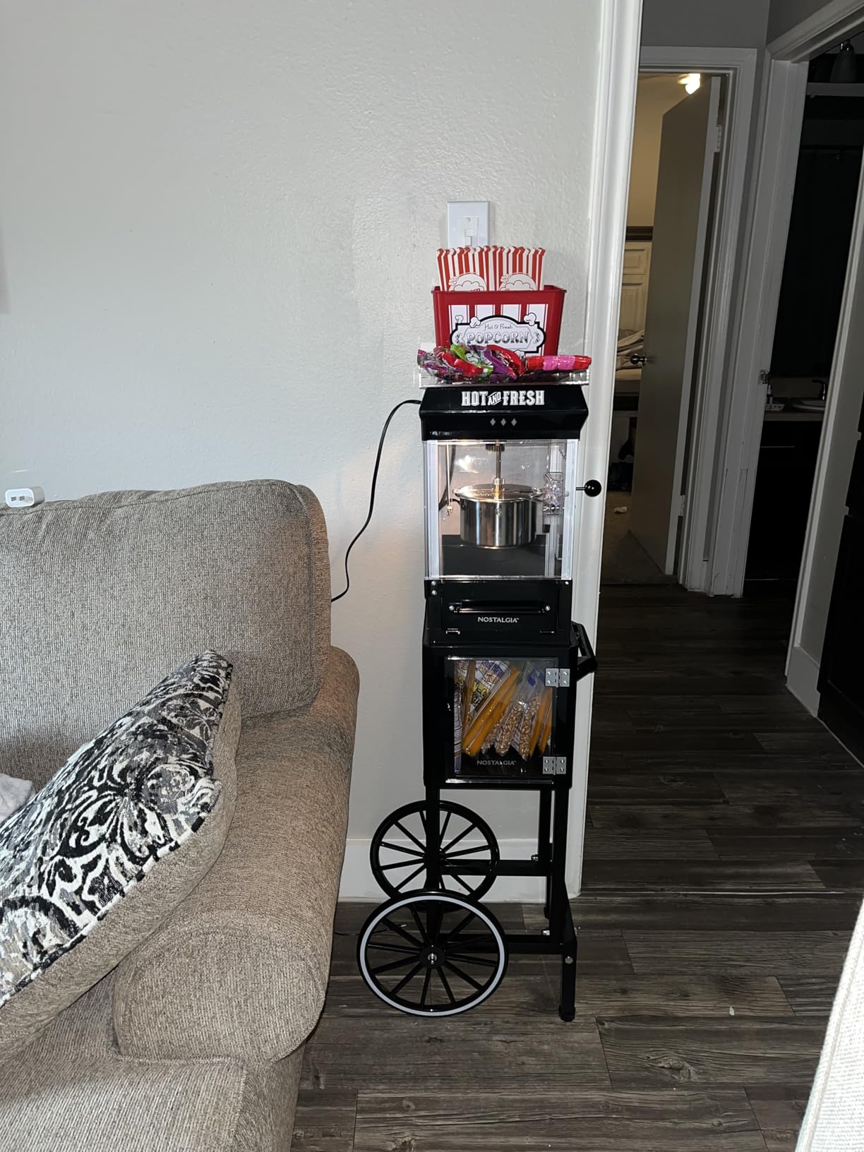Nostalgia Popcorn Maker Machine - Professional Tabletop With 2.5 Oz Kettle Makes Up to 10 Cups - Vintage Popcorn Machine Movie Theater Style - Black customer photo 1