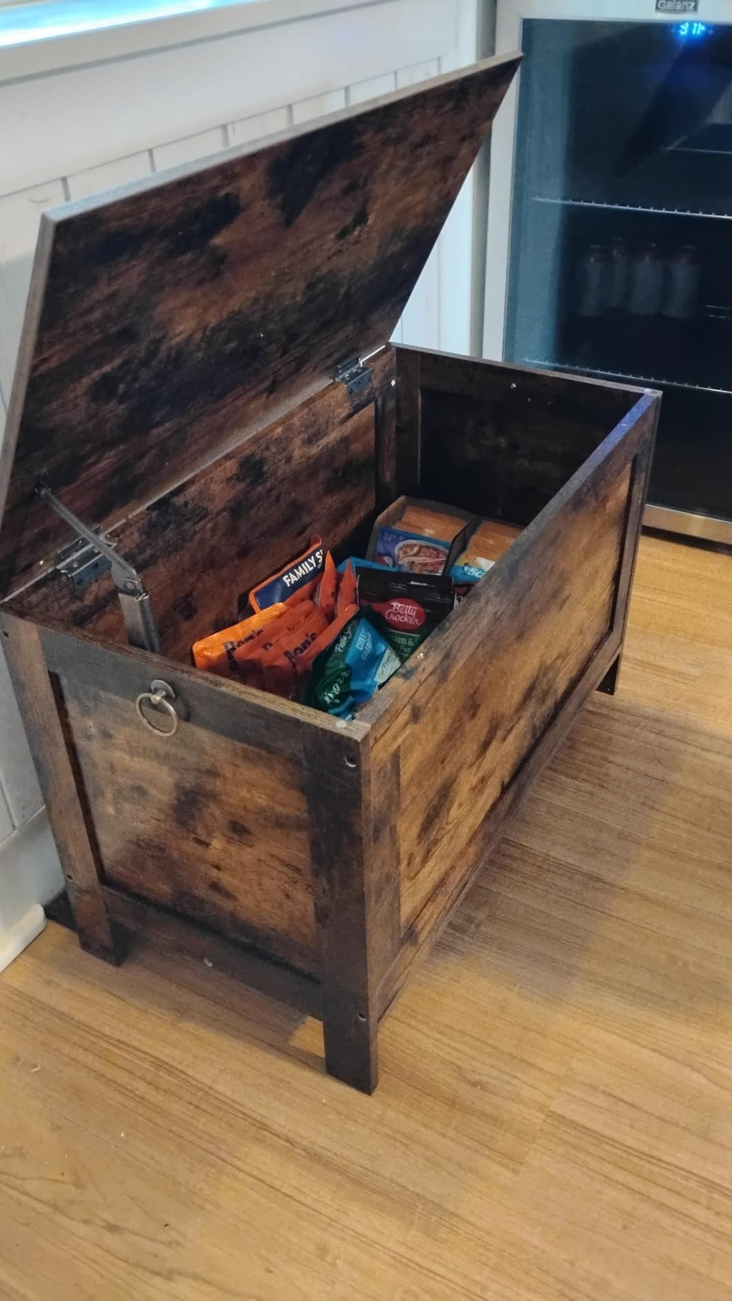 HOOBRO Toy Box, Retro Wooden Look Storage Chest with Safety Hinge, Entryway Storage Bench Supports 220 lb, 29.9 x 15.7 x 18.9 Inches Toy Chest Organizer, Easy Assembly (Rustic Brown) BF75CW01G2 customer photo 1