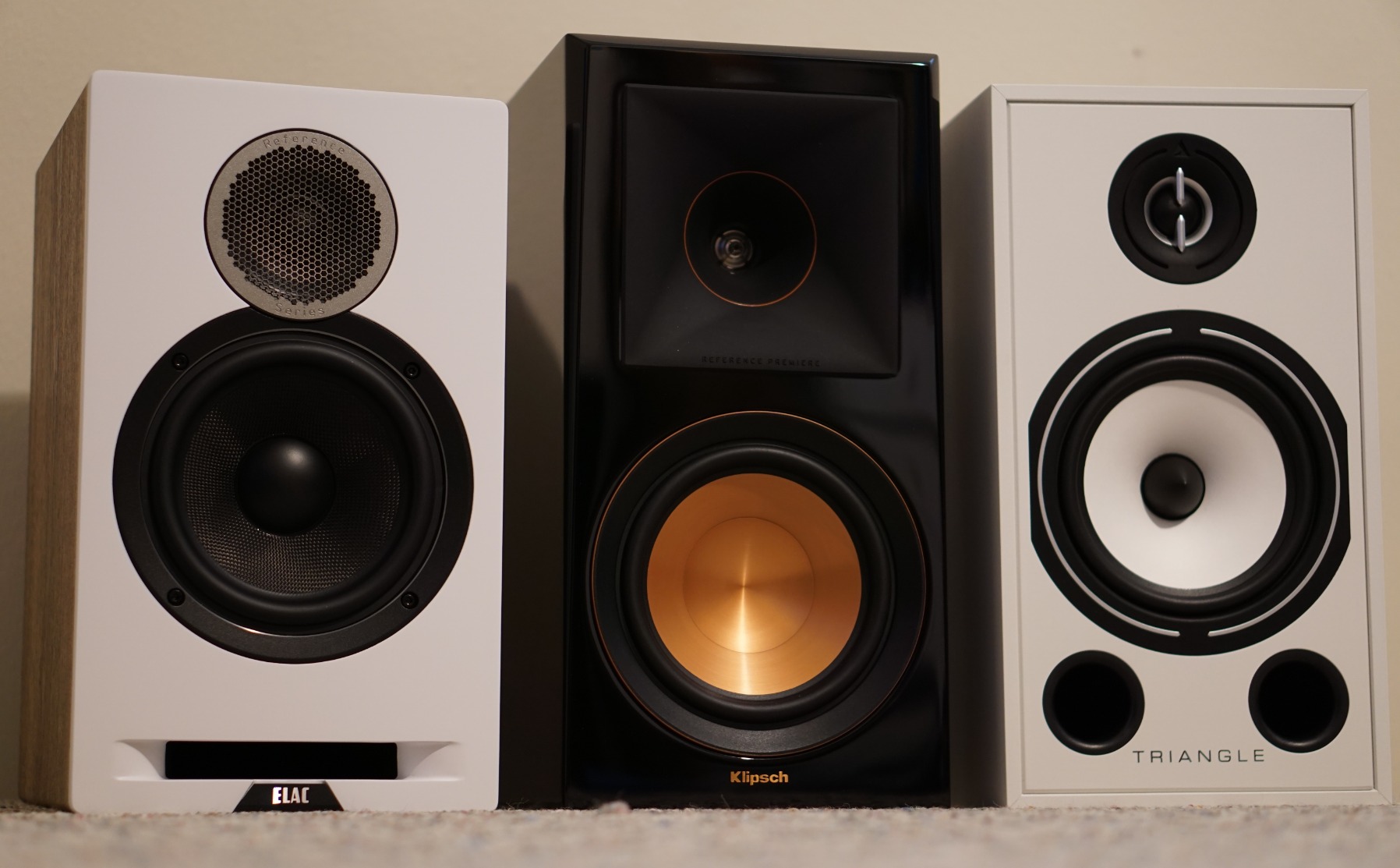 ELAC Debut Reference B6.2 Bookshelf Speakers - (Pair) White Baffle, Oak Cabinet customer photo 1