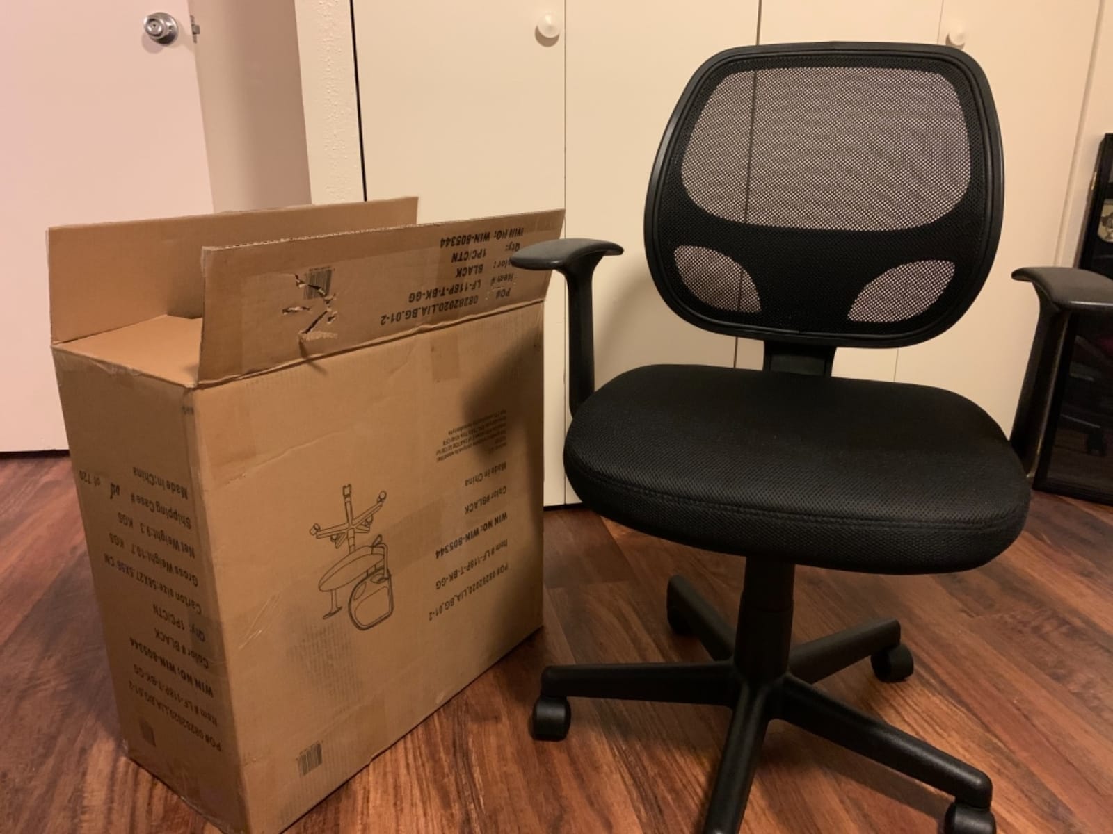 Flash Furniture Mid-Back Mesh Executive Office Chair with Arms, Black customer photo 1