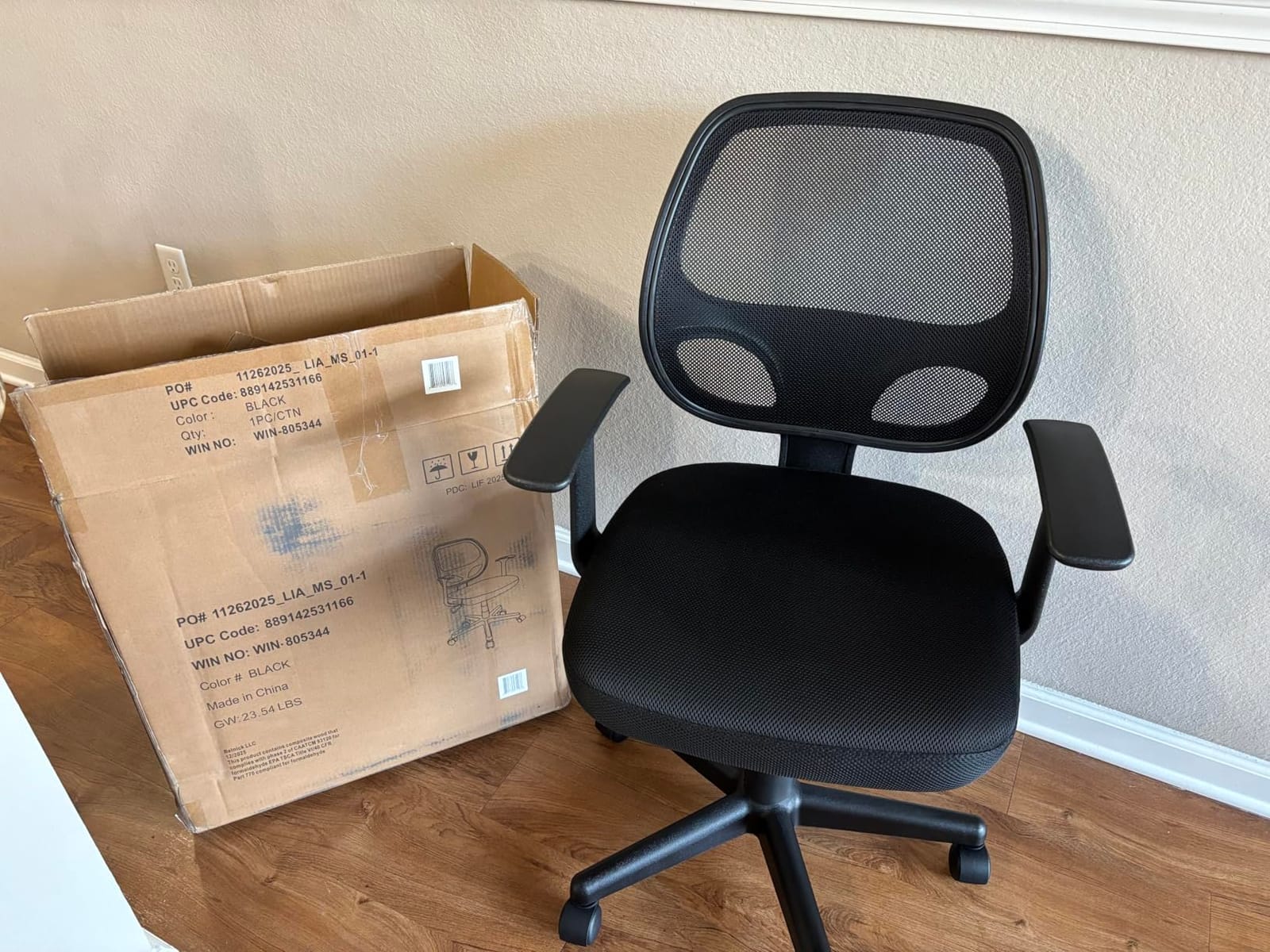 Flash Furniture Mid-Back Mesh Executive Office Chair with Arms, Black customer photo 2