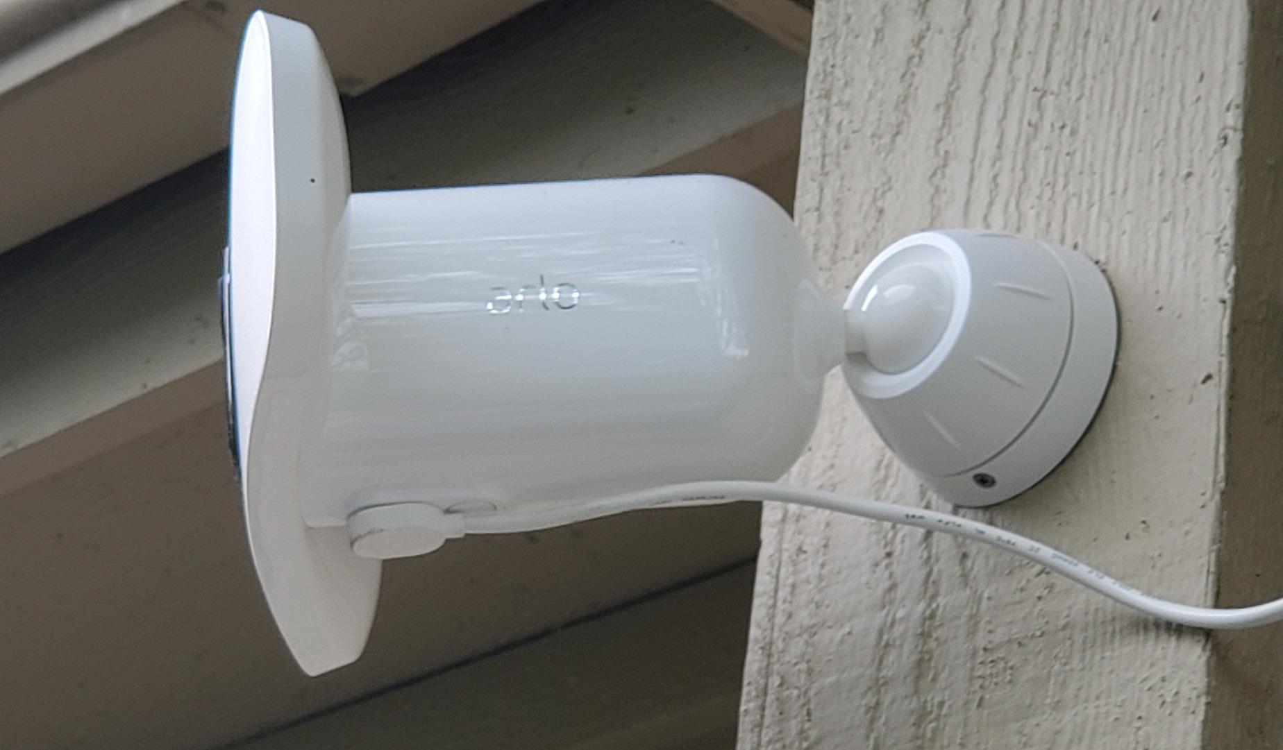 Arlo Wireless Floodlight Security Camera 2K HDR - 1-Cam customer photo 2