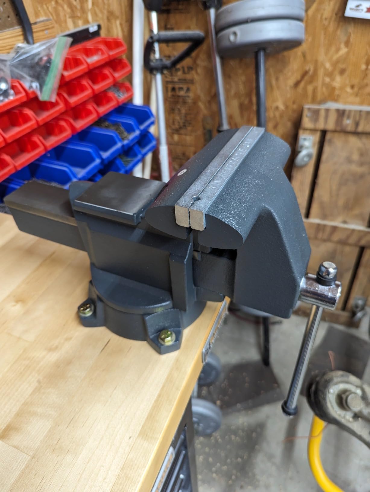 Forward CR50A 5.5 Inch Bench Vise Heavy Duty with Anvil and 210°Swivel Base | 7,700LBS Clamping Force | 5.5