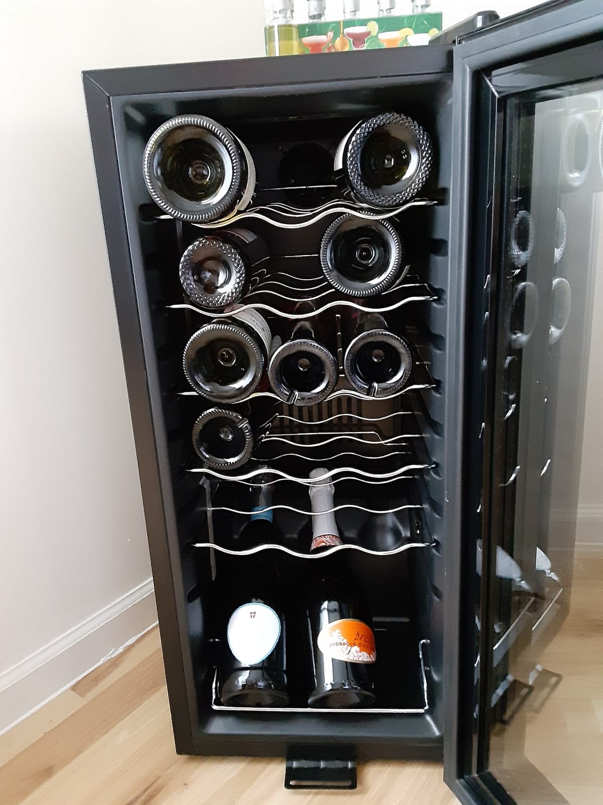 Ivation 18 Bottle Compressor Wine Cooler Refrigerator w/Lock, Large Freestanding Wine Cellar For Red, White, Champagne or Sparkling Wine, 41f-64f Digital Temperature Control Fridge Glass Door Black customer photo 1