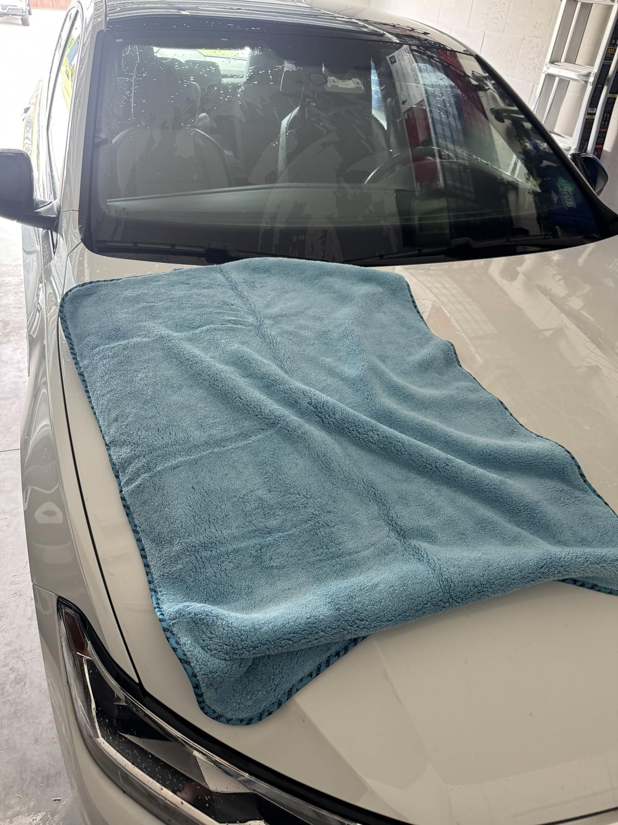 Chemical Guys Woolly Mammoth Large Microfiber Drying Towel, 36 x 25 in | Ultra-plush oversized towel soaks up water fast to dry the whole vehicle, soft and scratch-free on paint customer photo 1