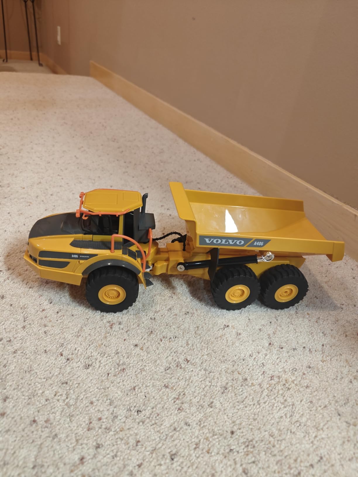 DOUBLE E Volvo RC Dump Truck Toy for Kids, Articulated Hauler, Remote Control Construction Toys Vehicles with Lights, Birthday Gifts Ideas for Boys Age 6 7 8 9 10 Year Old and up customer photo 1