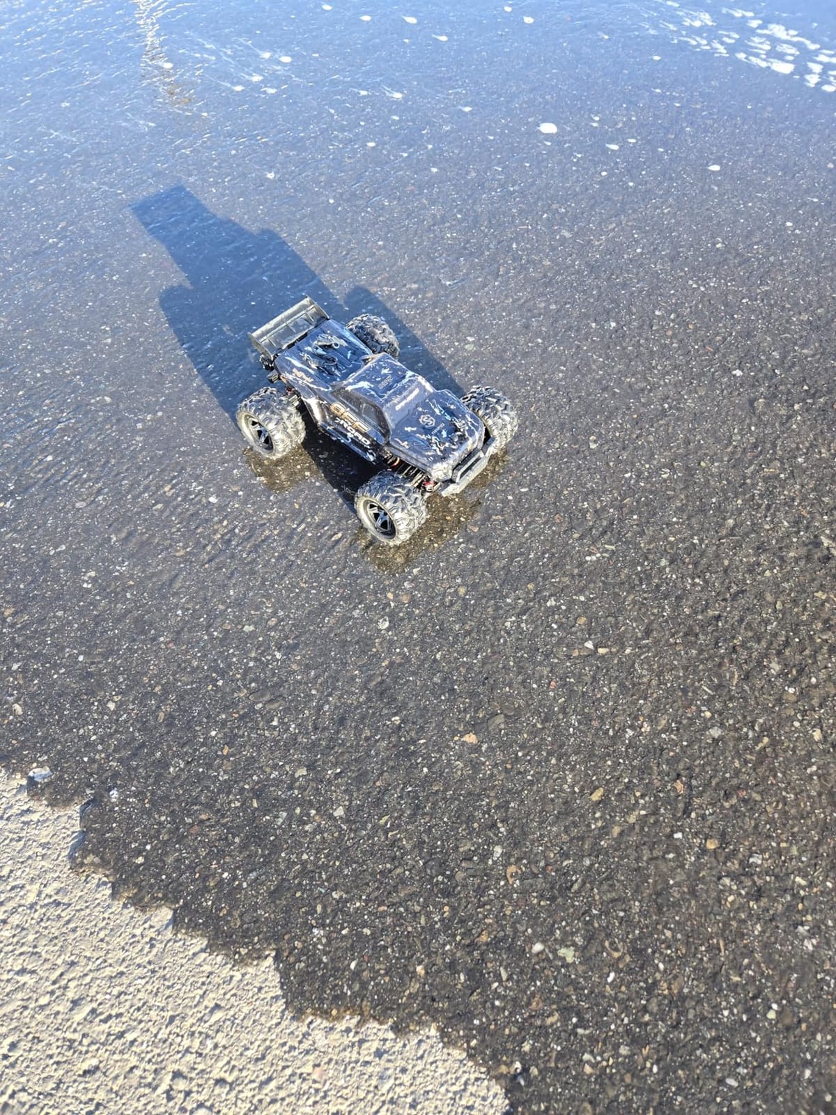 DEERC RC Cars High Speed Remote Control Car for Adults Kids 30+MPH, 1:16 Scale 4WD Off Road RC Monster Truck, Fast 2.4GHz All Terrains Toy Trucks, 2 Batteries for 40Min Play customer photo 2
