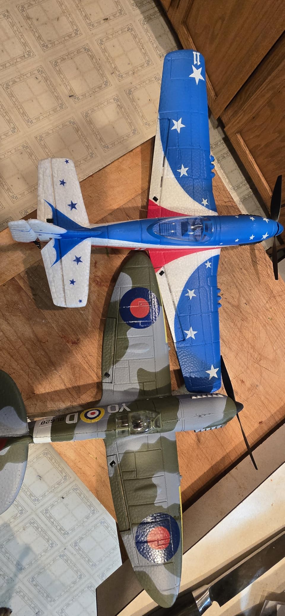 LEAMBE 4 Channel RC Plane, Ready to Fly Aerobatic Aircraft, Easy Control for Beginners, P51 Mustang RC Airplane Best Gift for Adults customer photo 1