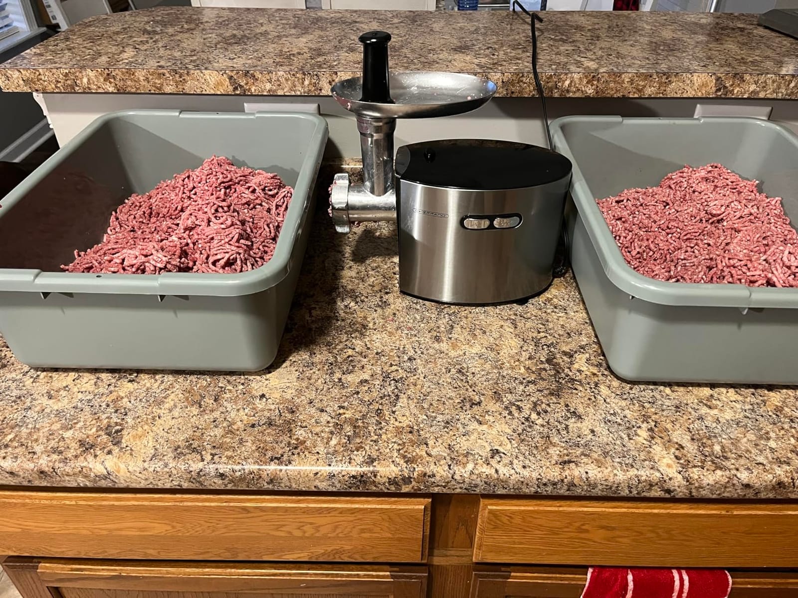 CHEFFANO Meat Grinder, 2800W Max Meat Grinder Electric, ETL Approved Heavy Duty Meat Mincer Machine with 2 Blades, 3 Plates, Sausage Stuffer Tubes & Kubbe Kit for Home Kitchen Use customer photo 1