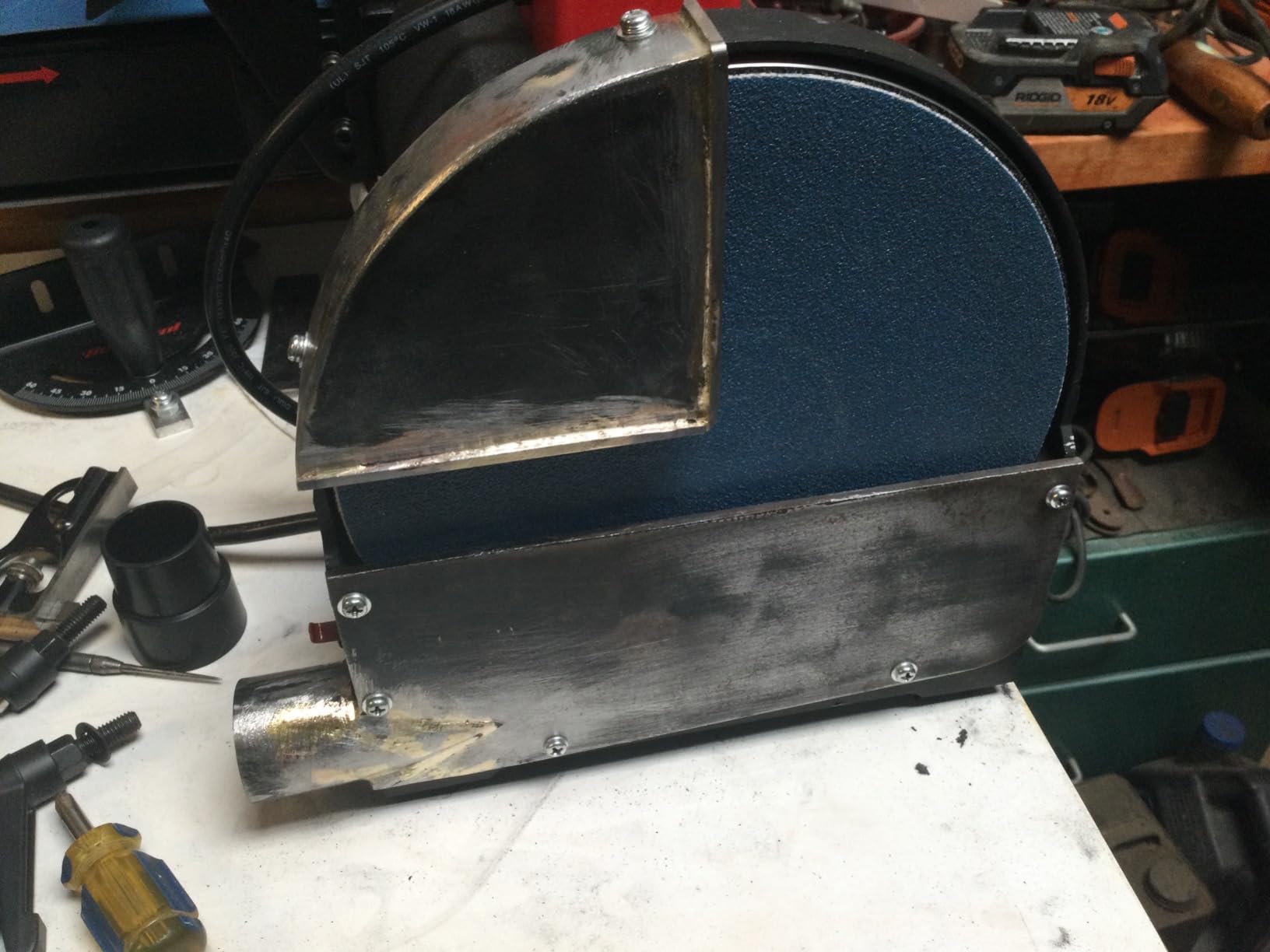 BUCKTOOL Pro 1HP Bench Belt Sander for Metal Working, 4 x 36 in Belt and 8 in Disc Sander with 1HP Direct-drive Motor, Benchtop BD4801-M customer photo 1