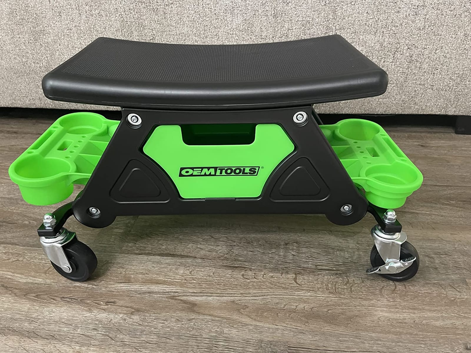 OEMTOOLS 24986 Heavy-Duty Rolling Workbench and Creeper Seat, Mechanics Stool with Wheels, Creepers, Shop Stools with Wheels, Automotive, Green and Black 300 LB Capacity | Molded Creeper Seat & Frame, 4 Multi-Purpose Cup Holders, Sliding Front Drawer for Shop Supplies, Screwdriver Storage Holes customer photo 2
