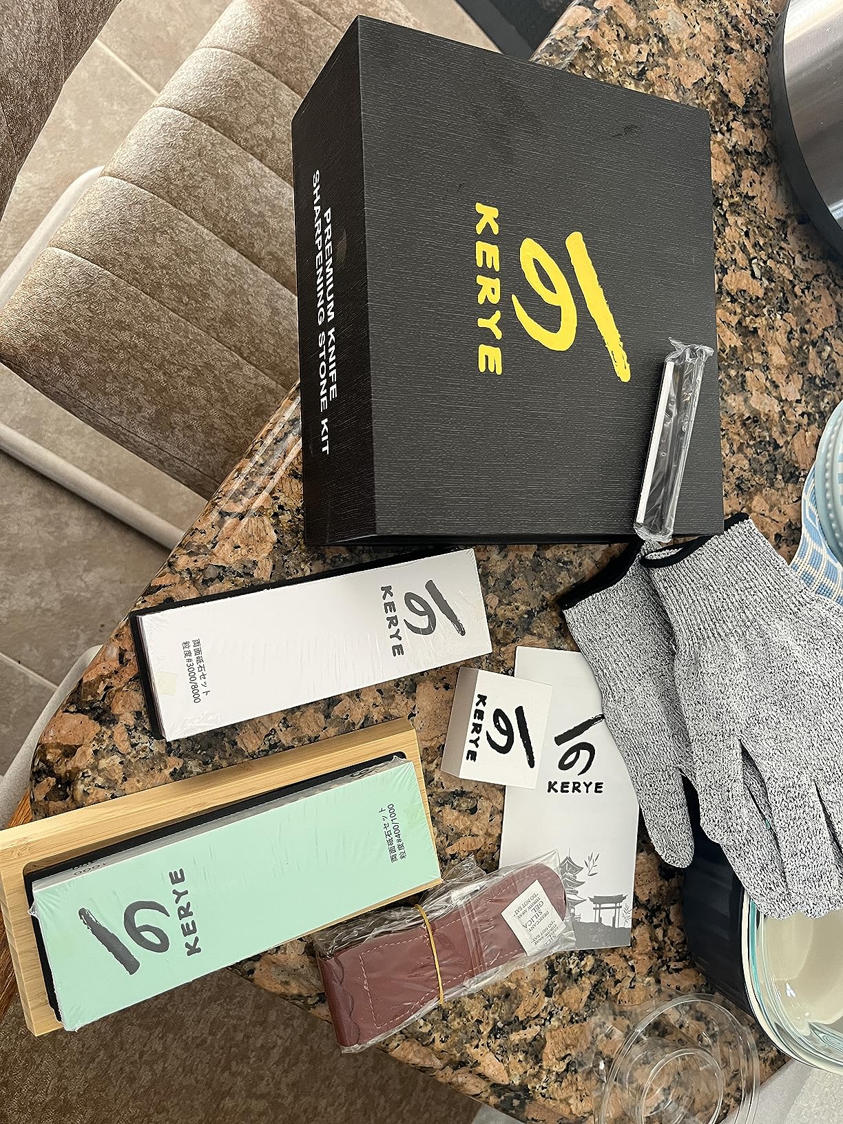 Knife Sharpening Stone Kit, KERYE Professional Japanese Whetstone Sharpener Stone Set, Premium 4 Side Grit 400/1000 3000/8000 Water Stone, Flattening Stone, Angle Guide, Leather Strop, Anti Cut Gloves customer photo 1