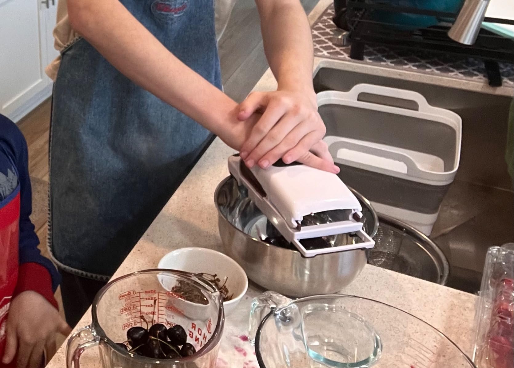 OXO Good Grips Quick Release Multi Cherry Pitter | Pits 6 Cherries at Once, Fits Different Sized Bowls, Mess Free, Dishwasher Safe customer photo 2