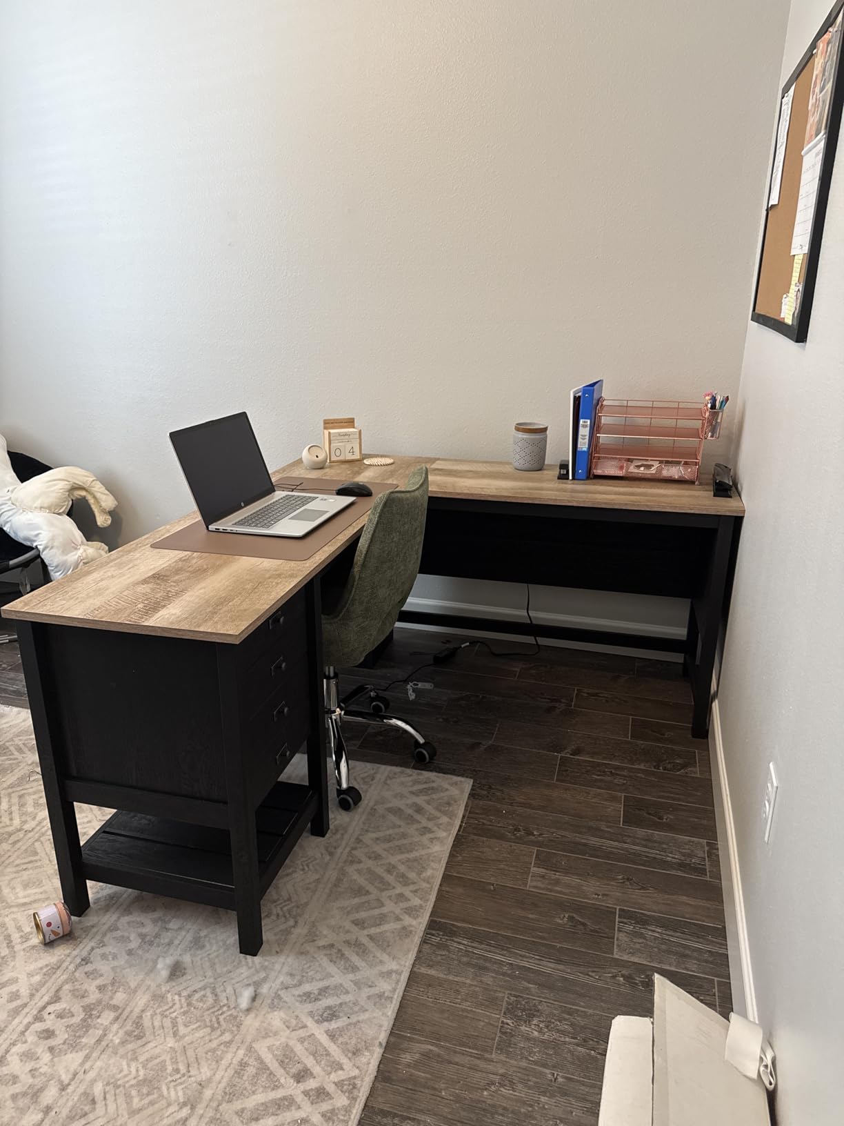 Sauder Cottage Road L Shaped Desk Computer Desk with Drawers, Home Office Desk with Optional File Cabinet Storage, Cable Management, in Soft White Finish customer photo 2